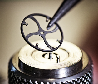 宝珀售后电话服务（宝珀手表受到磕碰）